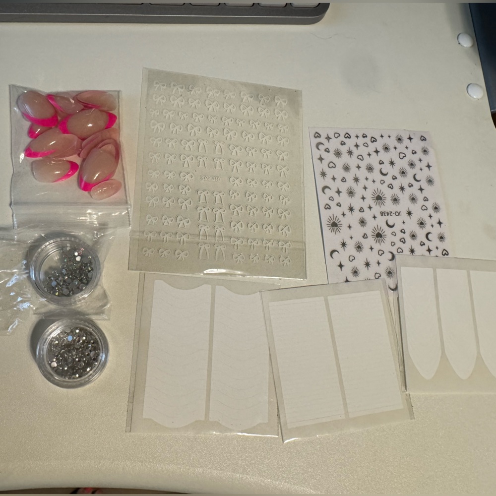 Glue on nails and Art Sticker Accent Kit